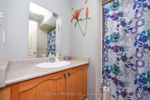Photo 18 at 163 Torbarrie Road, CFB, Toronto Photo 18 at 163 Torbarrie Road, CFB, Toronto