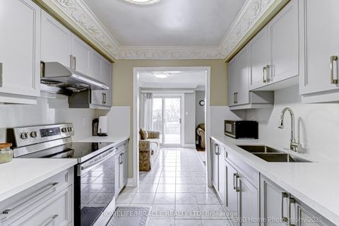 Photo 16 at 7 Creekwood Court, West Woodbridge, Vaughan