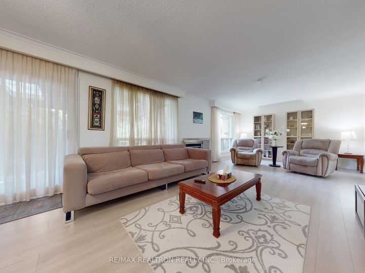 Photo 3 at 46 Palomino Crescent, Bayview Village, Toronto