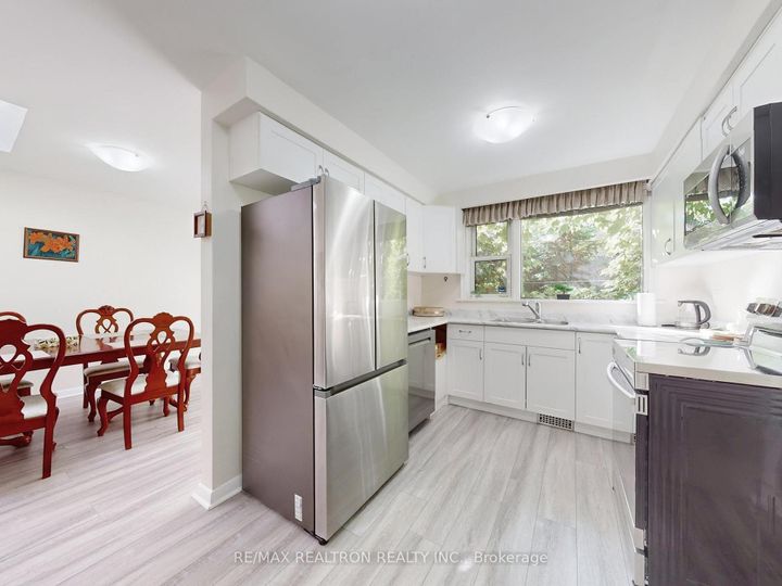 Photo 5 at 46 Palomino Crescent, Bayview Village, Toronto