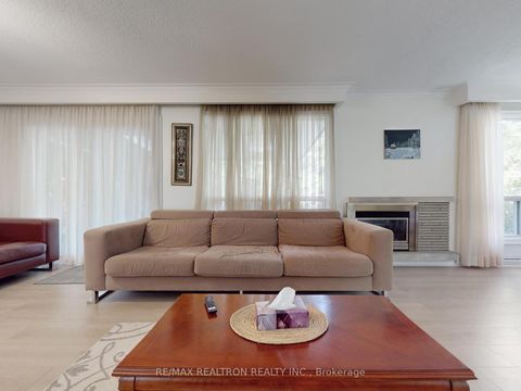 Photo 4 at 46 Palomino Crescent, Bayview Village, Toronto