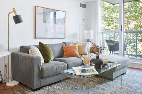 Photo 10 at 527 - 109 Front Street E, Waterfront Communities C8, Toronto