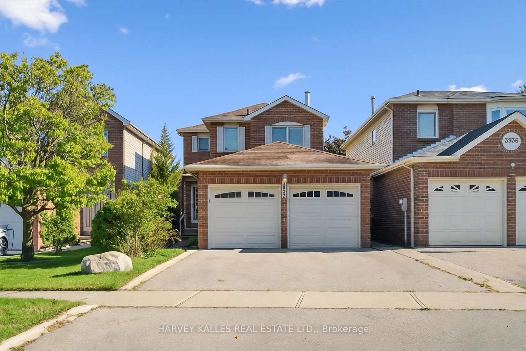 3932 Rushton Crescent, Erin Mills, Mississauga by Loree Meneguzzi Real Estate 3932 Rushton Crescent, Erin Mills, Mississauga