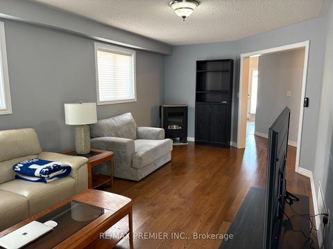Photo 4 at 85 Meadow Oak Place, Pelmo Park W4, Toronto Photo 4 at 85 Meadow Oak Place, Pelmo Park W4, Toronto