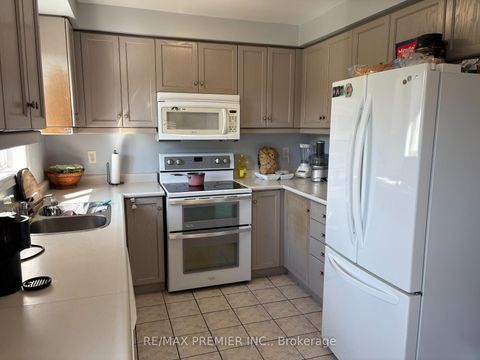 Photo 5 at 85 Meadow Oak Place, Pelmo Park W4, Toronto Photo 5 at 85 Meadow Oak Place, Pelmo Park W4, Toronto