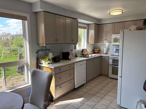 Photo 6 at 85 Meadow Oak Place, Pelmo Park W4, Toronto Photo 6 at 85 Meadow Oak Place, Pelmo Park W4, Toronto