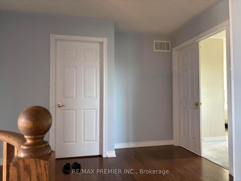 Photo 7 at 85 Meadow Oak Place, Pelmo Park W4, Toronto