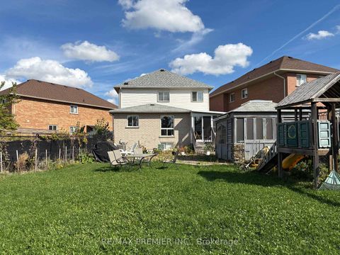 Photo 9 at 85 Meadow Oak Place, Pelmo Park W4, Toronto Photo 9 at 85 Meadow Oak Place, Pelmo Park W4, Toronto