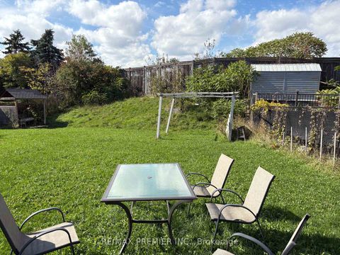 Photo 11 at 85 Meadow Oak Place, Pelmo Park W4, Toronto