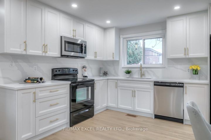 Photo 14 at 91 Wayne Avenue, Centennial, Oshawa