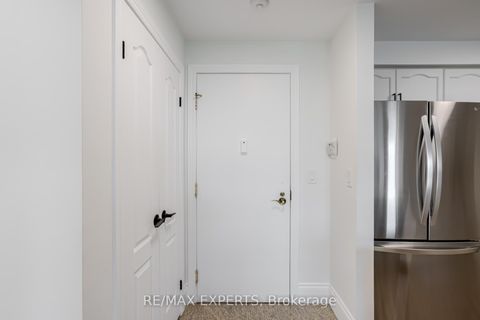 Photo 11 at 408 - 53 Woodbridge Avenue N, East Woodbridge, Vaughan