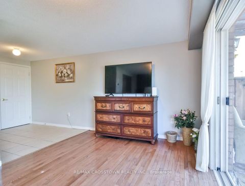 Photo 8 at 71 Goodwin Drive, Painswick South, Barrie