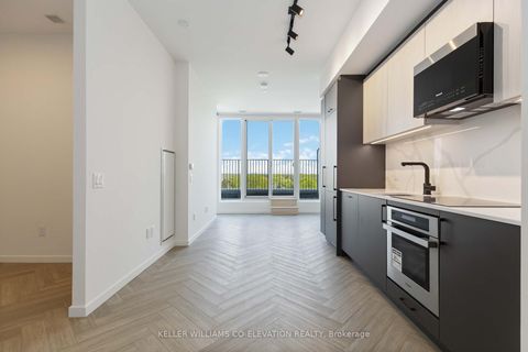 Photo 7 at 818 - 689 The Queensway Street, Queensway, Toronto