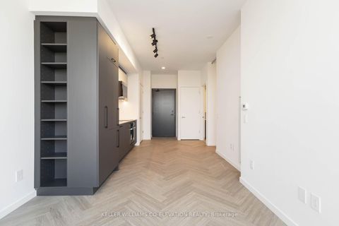 Photo 9 at 818 - 689 The Queensway Street, Queensway, Toronto