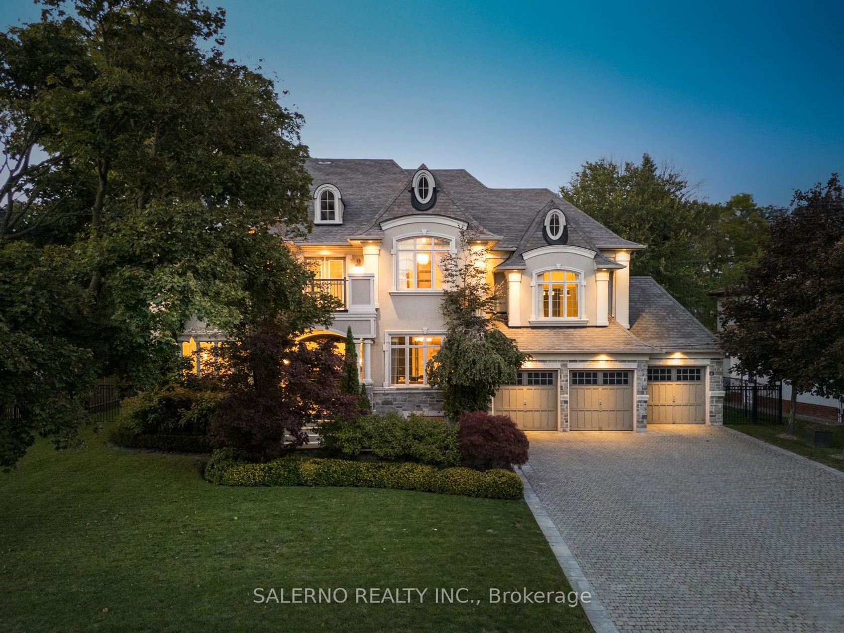 8 Thornhill Avenue, Uplands, Vaughan photo number 2