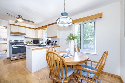 Photo 7 at 14 Farmington Crescent, Sullivan, Toronto