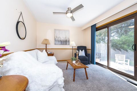 Photo 9 at 14 Farmington Crescent, Sullivan, Toronto
