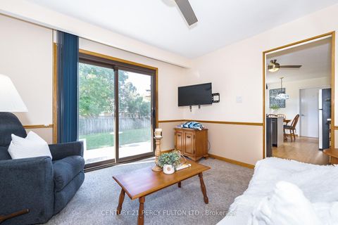 Photo 10 at 14 Farmington Crescent, Sullivan, Toronto