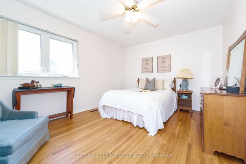 Photo 12 at 14 Farmington Crescent, Sullivan, Toronto Photo 12 at 14 Farmington Crescent, Sullivan, Toronto
