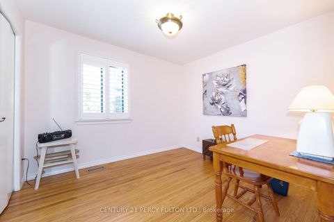 Photo 13 at 14 Farmington Crescent, Sullivan, Toronto