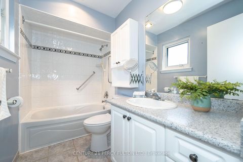 Photo 17 at 14 Farmington Crescent, Sullivan, Toronto