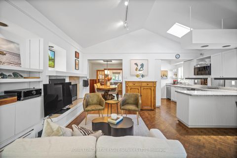 Photo 12 at 470 Roselawn Avenue, Lawrence Park South, Toronto