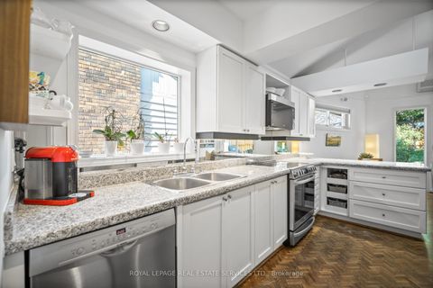 Photo 17 at 470 Roselawn Avenue, Lawrence Park South, Toronto