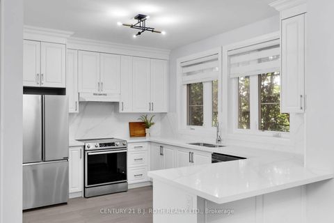 Photo 13 at 23 - 260 Eagle Street, Central Newmarket, Newmarket