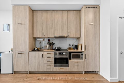 Photo 12 at 210 - 60 Honeycrisp Crescent, Vaughan Corporate Centre, Vaughan