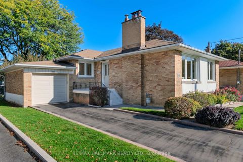 Photo 2 at 172 Brighton Avenue, Bathurst Manor, Toronto Photo 2 at 172 Brighton Avenue, Bathurst Manor, Toronto