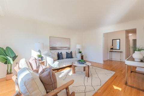 Photo 7 at 172 Brighton Avenue, Bathurst Manor, Toronto