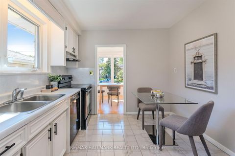 Photo 12 at 172 Brighton Avenue, Bathurst Manor, Toronto Photo 12 at 172 Brighton Avenue, Bathurst Manor, Toronto