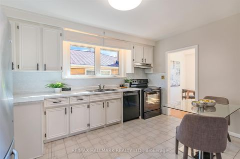 Photo 13 at 172 Brighton Avenue, Bathurst Manor, Toronto