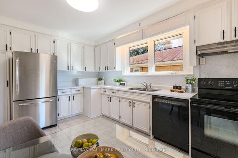 Photo 14 at 172 Brighton Avenue, Bathurst Manor, Toronto
