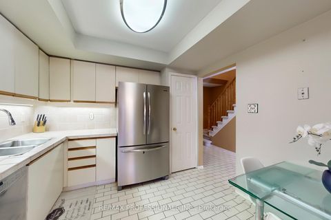 Photo 4 at 46 Tamarack Circle, The Westway, Toronto