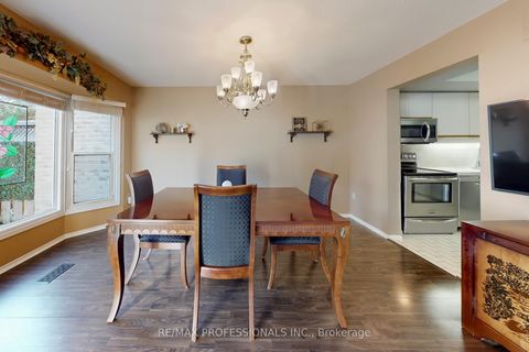 Photo 11 at 46 Tamarack Circle, The Westway, Toronto