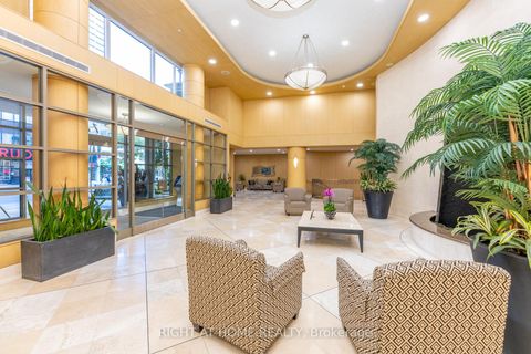 Photo 2 at 813 - 123 Eglinton Avenue E, Mount Pleasant West, Toronto