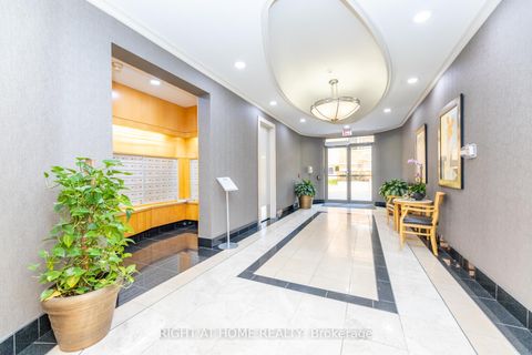 Photo 7 at 813 - 123 Eglinton Avenue E, Mount Pleasant West, Toronto