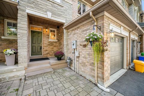 Photo 4 at 2 - 180 Blue Willow Drive, East Woodbridge, Vaughan