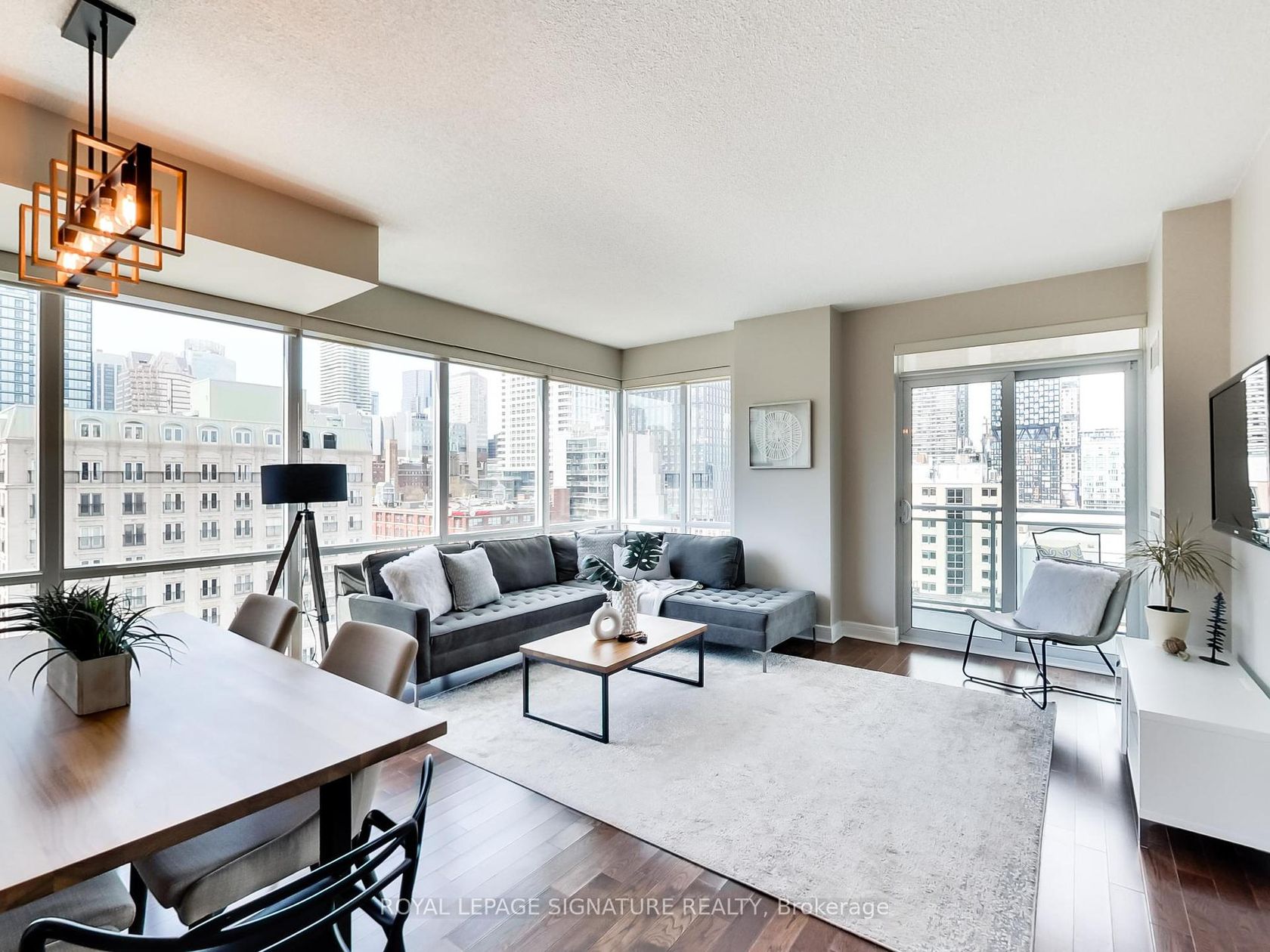 905 - 116 George Street, Moss Park, Toronto by Loree Meneguzzi Real Estate 905 - 116 George Street, Moss Park, Toronto