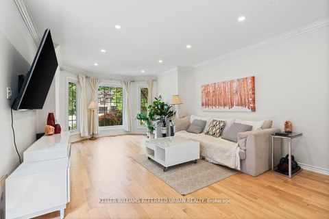 Photo 5 at 4 Saddletree Drive, Steeles, Toronto