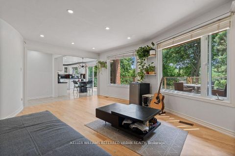 Photo 10 at 4 Saddletree Drive, Steeles, Toronto