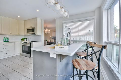 Photo 11 at 25 Keats Drive, Letitia Heights, Barrie