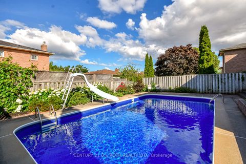Photo 13 at 25 Keats Drive, Letitia Heights, Barrie