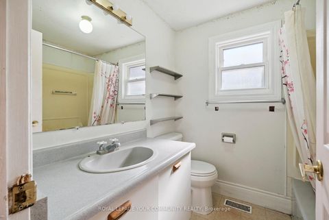 Photo 15 at 71 Geddes Crescent, Northwest, Barrie Photo 15 at 71 Geddes Crescent, Northwest, Barrie
