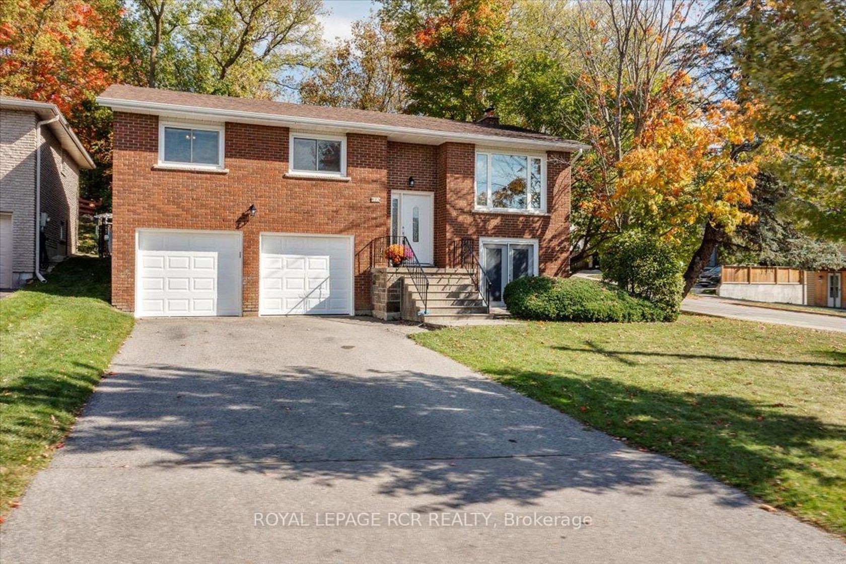 153 Stickwood Court, College Manor, Newmarket photo number 2