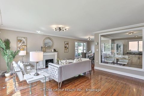 Photo 2 at 168 Mckee Avenue, Willowdale East, Toronto