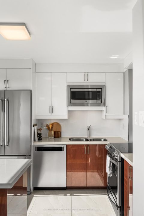 Photo 10 at 907/908 - 63 St Clair Avenue W, St. Clair, Toronto