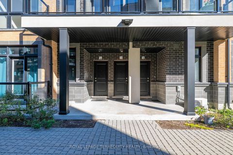 Photo 1 at 17 - 8 Sayers Lane, Oak Ridges, Richmond Hill