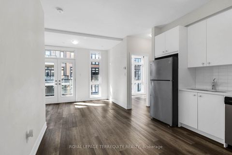 Photo 3 at 17 - 8 Sayers Lane, Oak Ridges, Richmond Hill